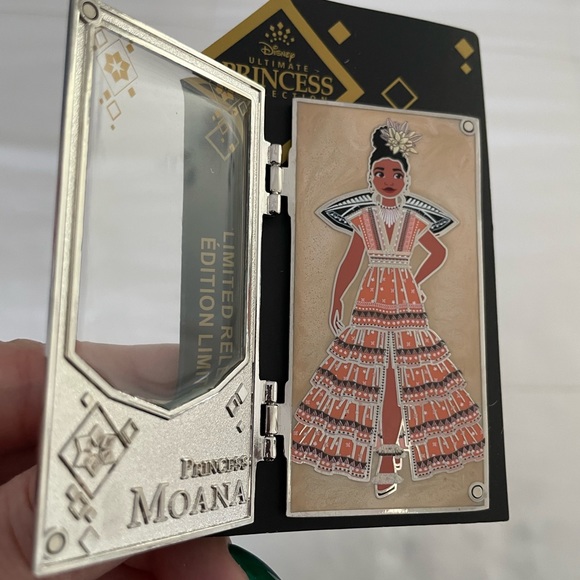 Disney Designer Collection Moana Hinged Pin – Ultimate Princess Celebration - Picture 3 of 10